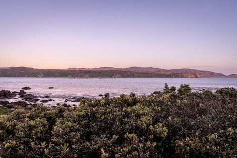 Photo of property in 189 Breaker Bay Road, Breaker Bay, Wellington, 6022