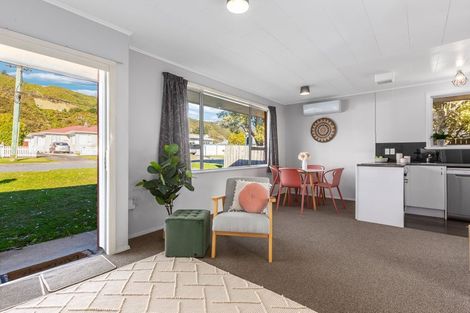 Photo of property in 2/46 Wood Street, Wainuiomata, Lower Hutt, 5014