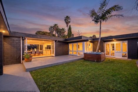 Photo of property in 21 Lawrence Crescent, Hillpark, Auckland, 2102