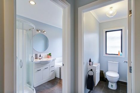 Photo of property in 9 Oxnam Place, Foxton Beach, Foxton, 4815