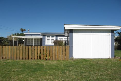 Photo of property in 8 Ngatiawa Street, Himatangi Beach, Foxton, 4891