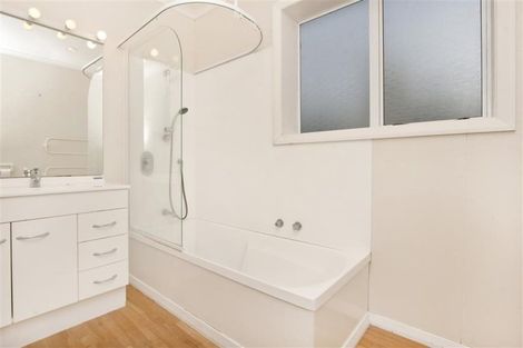 Photo of property in 14 Kapiti Place, Awapuni, Palmerston North, 4412