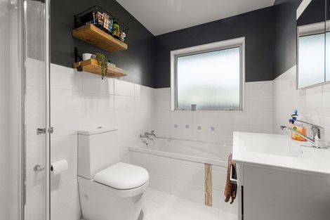 Photo of property in 6 Kingsgate Place, Burnside, Christchurch, 8053