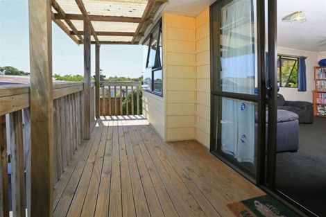 Photo of property in 1/1 Marlene Avenue, Te Atatu South, Auckland, 0610