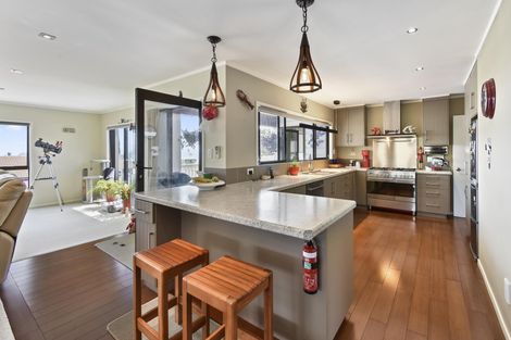 Photo of property in 6a Torkar Road, Clarks Beach, 2122