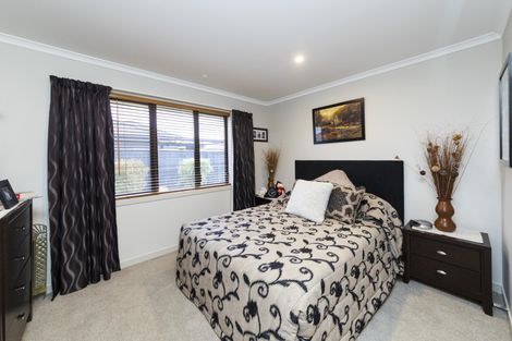 Photo of property in 34 Cyprus Place, Fitzherbert, Palmerston North, 4410