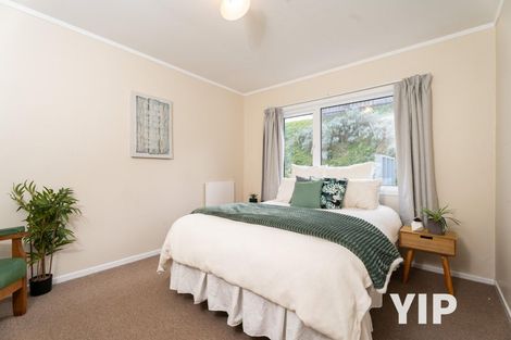 Photo of property in 9 Chetwode Grove, Newlands, Wellington, 6037