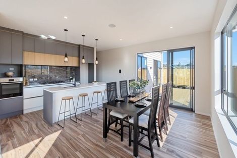 Photo of property in 11 Ropere Street, Kumeu, 0810