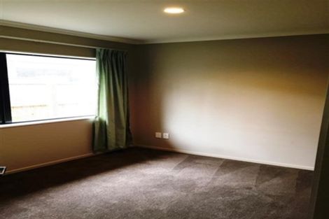 Photo of property in 13 Aragon Grove, Kingsley Heights, Upper Hutt, 5018