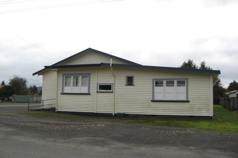Photo of property in 17 Hampden Street, Murchison, 7007