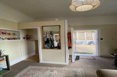 Photo of property in 8 Rixon Grove, Mount Victoria, Wellington, 6011