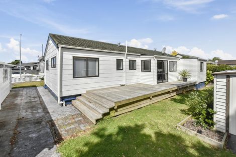 Photo of property in 12 Seaward Place, Wattle Downs, Auckland, 2103