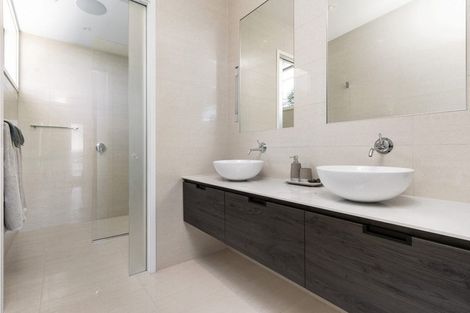 Photo of property in 8 Avery Place, Redcliffs, Christchurch, 8081