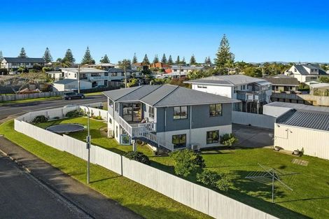 Photo of property in 1 Ohiwa Parade, Ohope, 3121