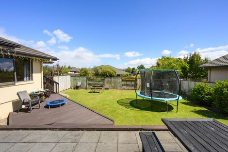 Photo of property in 19 Johnstone Drive, Fitzherbert, Palmerston North, 4410