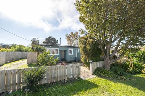 Photo of property in 15 Woodward Street East, Featherston, 5710