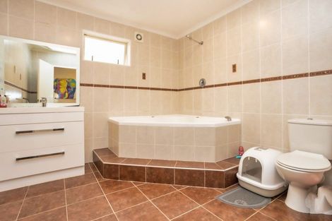 Photo of property in 941 East Coast Road, Torbay, Auckland, 0630