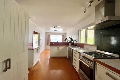 Photo of property in 52 Stottholm Road, Titirangi, Auckland, 0604