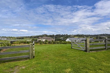 Photo of property in 9 Ridgelea Road, Long Bay, Albany, 0792