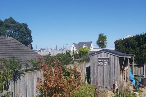 Photo of property in 9 Birkley Road, Bayswater, Auckland, 0622