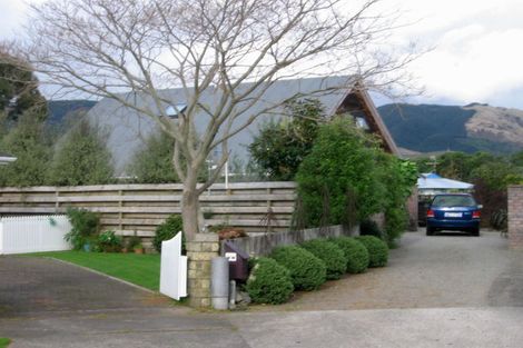 Photo of property in 8 Charnwood Grove, Waikanae, 5036