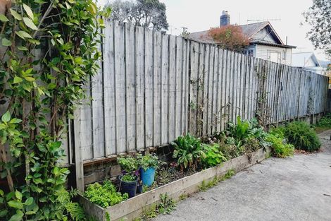 Photo of property in 38 Porter Crescent, Helensville, 0800