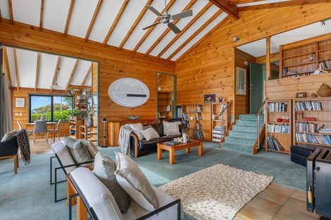 Photo of property in 70 Ngarewa Drive, Mahurangi West, Warkworth, 0983