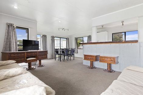 Photo of property in 96 Shifnal Drive, Randwick Park, Auckland, 2105