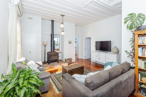 Photo of property in 2 Smith Street, Raglan, 3225