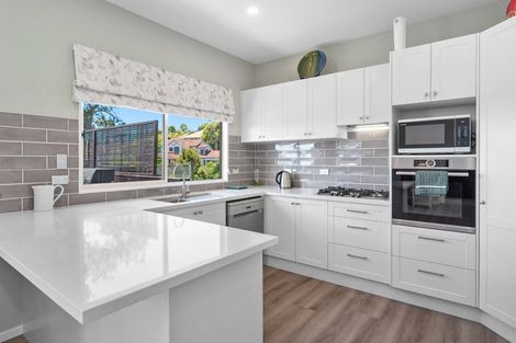 Photo of property in 17 Bushglen Court, Browns Bay, Auckland, 0630