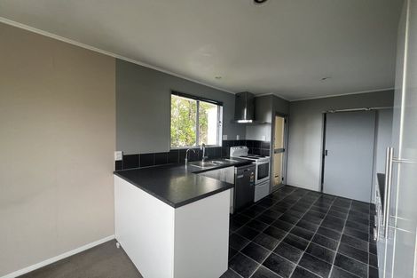Photo of property in 7 Trias Road, Totara Vale, Auckland, 0629