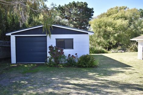 Photo of property in 8 Hewson Crescent, Otaki Beach, Otaki, 5512