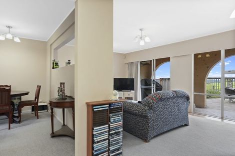 Photo of property in 267 Forest Hill Road, Waiatarua, Auckland, 0612