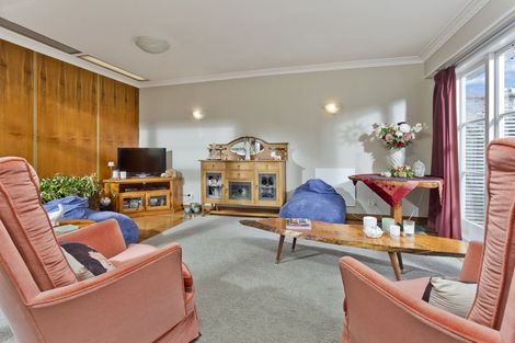 Photo of property in 545 Glenfield Road, Glenfield, Auckland, 0629