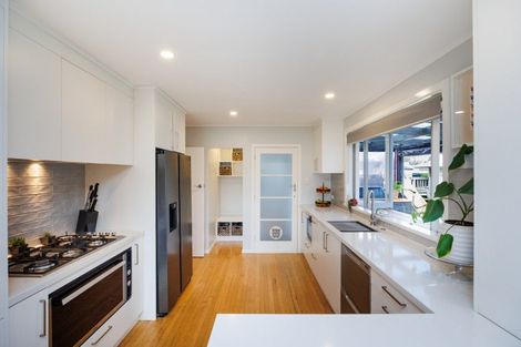 Photo of property in 144 Ruamahanga Crescent, Terrace End, Palmerston North, 4410