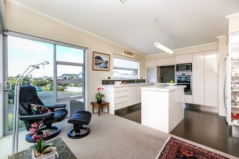 Photo of property in 2 Cutfield Road, New Plymouth, 4310