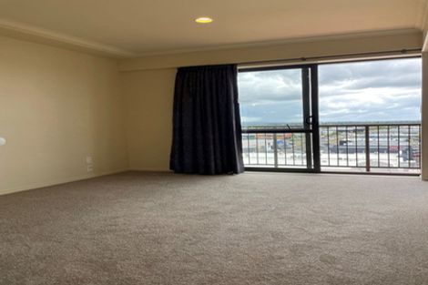 Photo of property in The Rennaissance, 7e/18 Ronwood Avenue, Manukau, Auckland, 2104