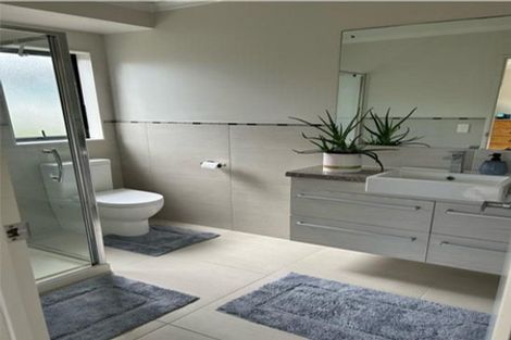 Photo of property in 51 Hadley Wood Drive, Wattle Downs, Auckland, 2103