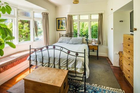 Photo of property in 20 Miromiro Road, Normandale, Lower Hutt, 5010