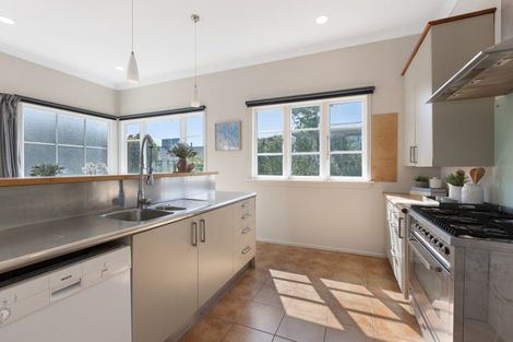 Photo of property in 19 Beach Street, Fitzroy, New Plymouth, 4312