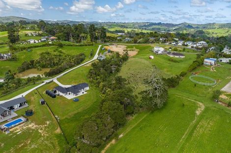 Photo of property in 263 Amreins Road, Taupaki, 0782