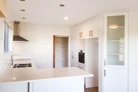 Photo of property in 5 Binda Place, Botany Downs, Auckland, 2010