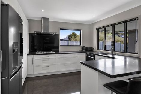 Photo of property in 5 Te Arakete Place, Hurworth, New Plymouth, 4310