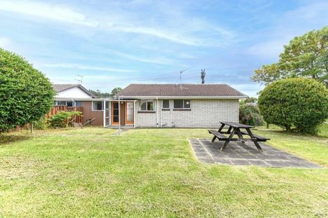 Photo of property in 2/558 Swanson Road, Ranui, Auckland, 0612