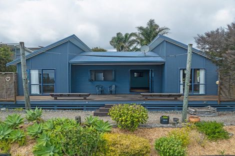 Photo of property in 9 Dudley Crescent, Cable Bay, 0420