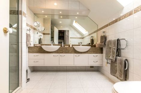 Photo of property in 6 Emily Lane, Greenhithe, Auckland, 0632