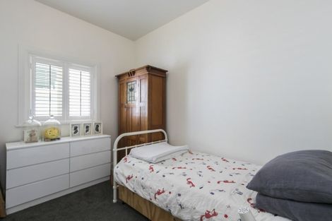 Photo of property in 36 Oroua Street, Eastbourne, Lower Hutt, 5013