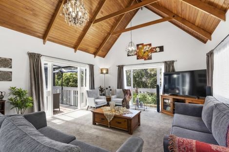 Photo of property in 70 Chelsea View Drive, Chatswood, Auckland, 0626