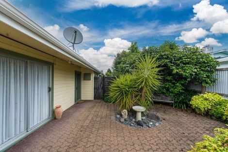 Photo of property in 10 Tirita Street, Kawaha Point, Rotorua, 3010