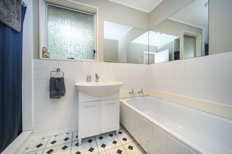 Photo of property in 1 Grant Place, Awapuni, Palmerston North, 4412